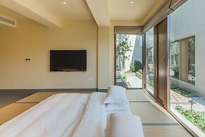 The Long Circle House