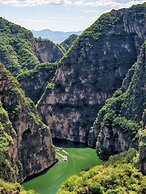 The Long Circle House