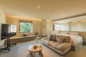 The Long Circle House