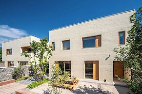 The Long Circle House