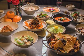 The Long Circle House