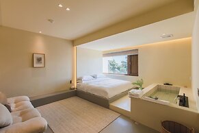 The Long Circle House