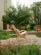 The Long Circle House