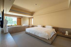 The Long Circle House