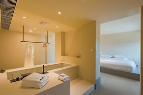 The Long Circle House