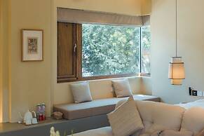 The Long Circle House