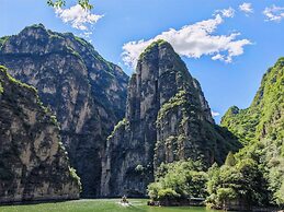 The Long Circle House