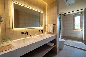 The Long Circle House