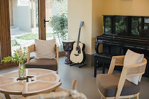 The Long Circle House