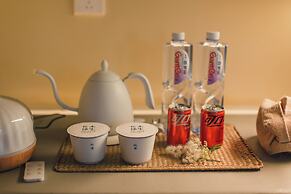 The Long Circle House