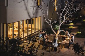 The Long Circle House