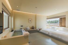 The Long Circle House