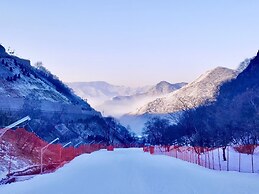 The Long Circle House