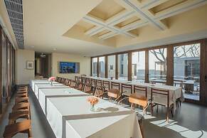 The Long Circle House