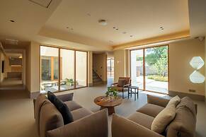 The Long Circle House