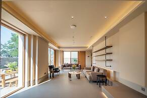 The Long Circle House