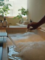 The Long Circle House