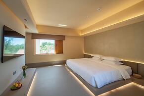 The Long Circle House