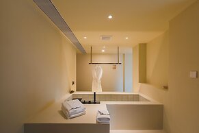 The Long Circle House