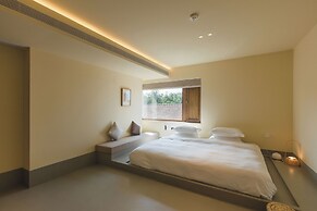 The Long Circle House