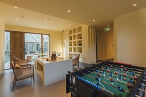 The Long Circle House