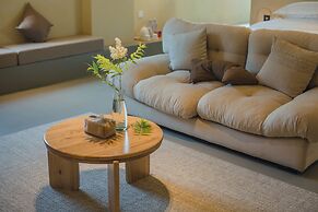 The Long Circle House