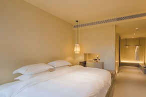 The Long Circle House