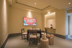 The Long Circle House