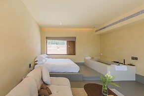 The Long Circle House