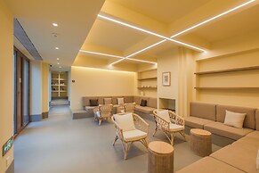 The Long Circle House