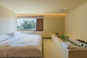 The Long Circle House