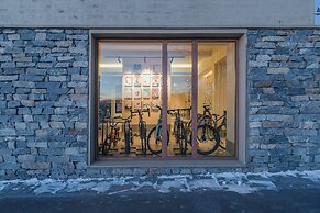 The Long Circle House