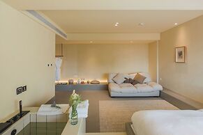 The Long Circle House