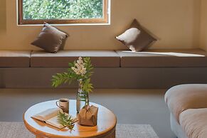 The Long Circle House