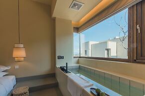 The Long Circle House