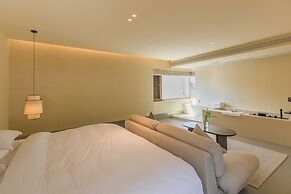 The Long Circle House