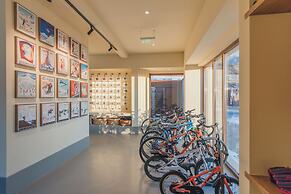 The Long Circle House