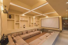 The Long Circle House