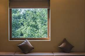 The Long Circle House