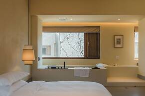 The Long Circle House