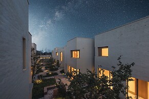 The Long Circle House