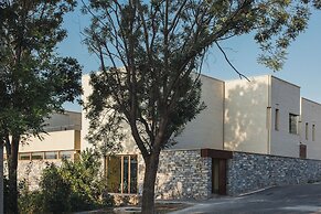 The Long Circle House