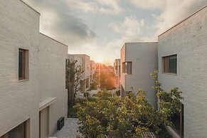 The Long Circle House