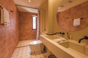 The Long Circle House