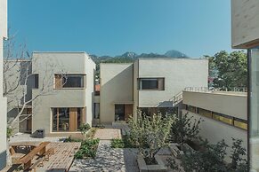 The Long Circle House