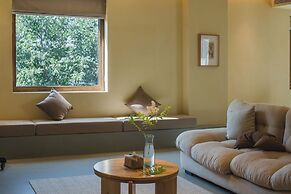 The Long Circle House