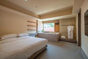 The Long Circle House