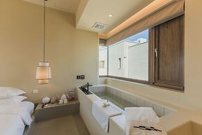 The Long Circle House