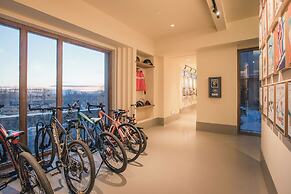 The Long Circle House