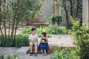 The Long Circle House